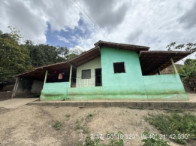 Casa com 2 Quartos e Amplo Terreno em Nanuque/MG