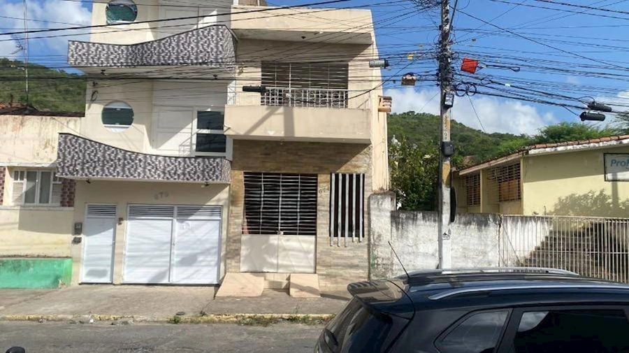 Casa em Santa Luzia - Limoeiro/PE com 3 quartos e 2 banheiros