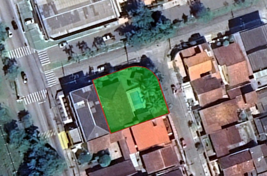 Prédio Residencial com 682,60m² de terreno e 215m² construídos