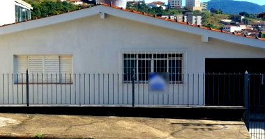 Casa com 60m² e terreno de 240m² em ótimo estado