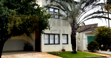 Casa com 3 quartos, 2 vagas e 251,90m² construídos