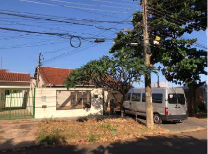 Casa com 3 quartos, 2 banheiros e 228m² construída, ocupada