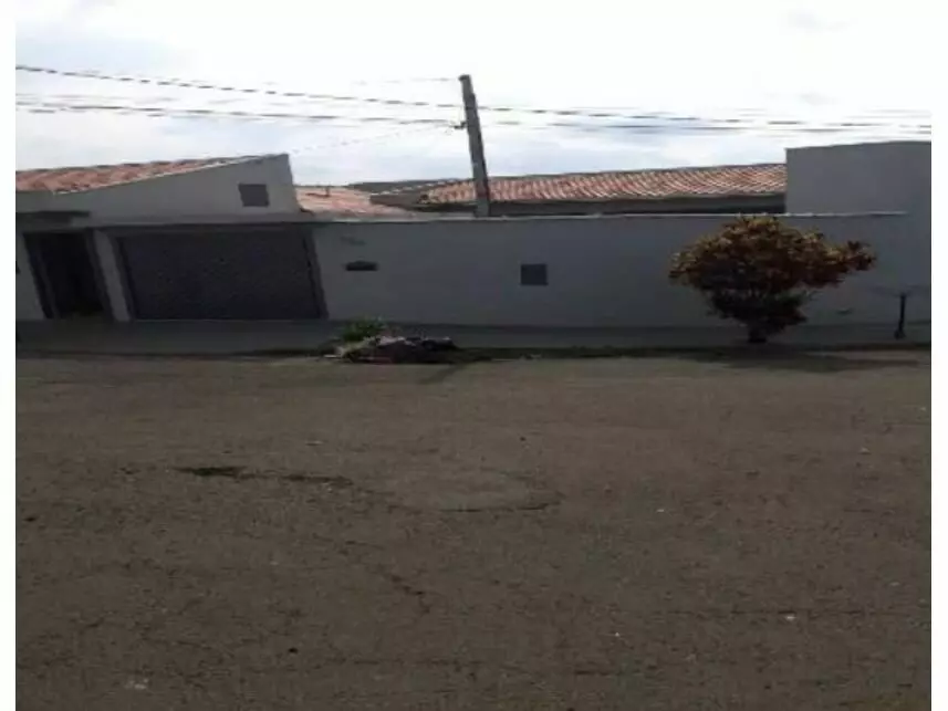 Casa em Leilão com 242,60m² de Área Construída