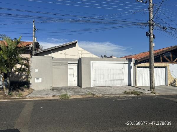 Terreno com 2 quartos, 2 banheiros, sala e cozinha, 200m² terreno