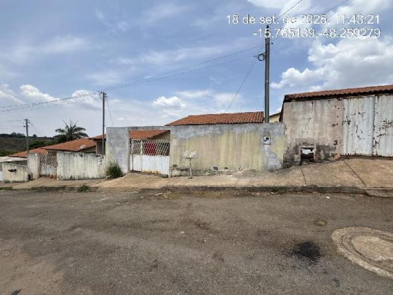 Casa em Águas Lindas de Goiás com 2 quartos