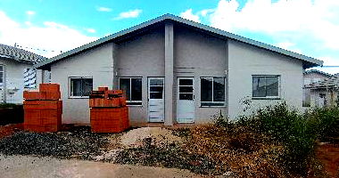 Casa 2 quartos, 1 banheiro, 51m² construída, desocupada