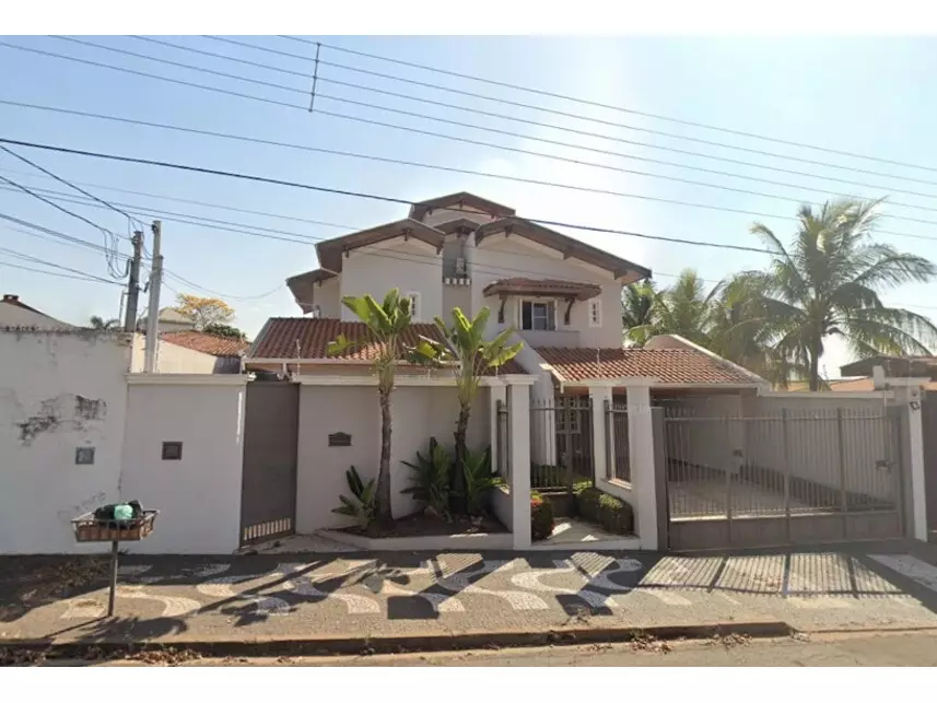 Casa espaçosa com 445,27 m² em Jardim Universitário