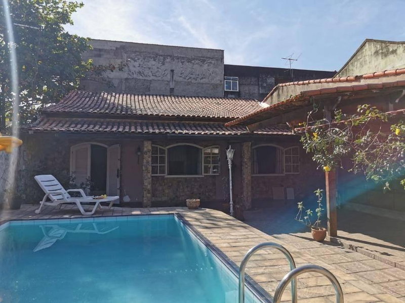 Casa com 2 quartos, 2 banheiros e 1 vaga em São Gonçalo/RJ