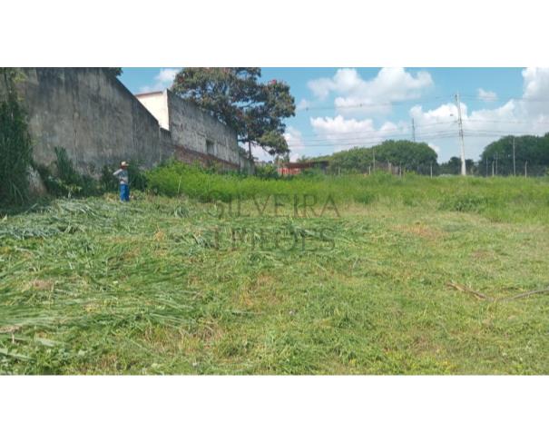 Terreno amplo de 420m² desocupado, ideal para construção residencial