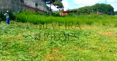 Terreno amplo de 420m² desocupado, ideal para construção residencial