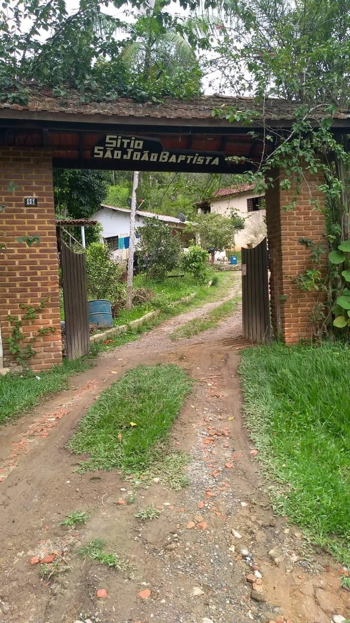 Sítio com Casa e Lago, 42.246m²