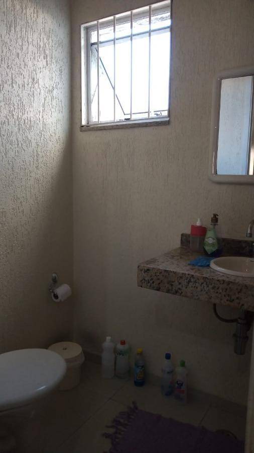 Casa com 3 quartos, 2 banheiros e 151m² construída, ocupada