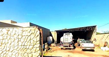 Galpão com banheiro e casa 3 quartos, suíte, garagem, área 692m²