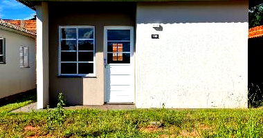 Casa com 2 quartos, 2 vagas, 43.85m²