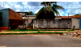 Casa com 94m² em terreno de 361,20m², imóvel ocupado