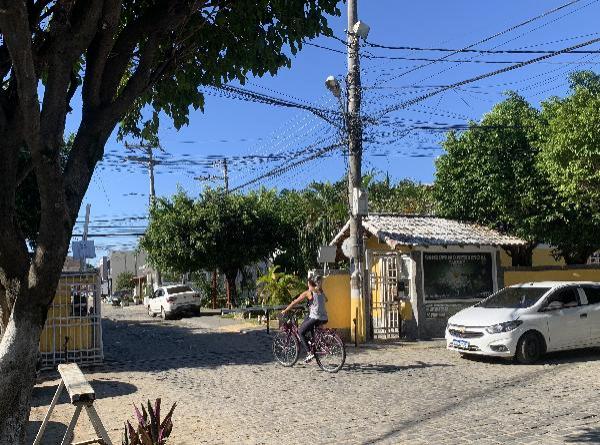 Casa com 2 quartos e 2 banheiros em condomínio no RJ