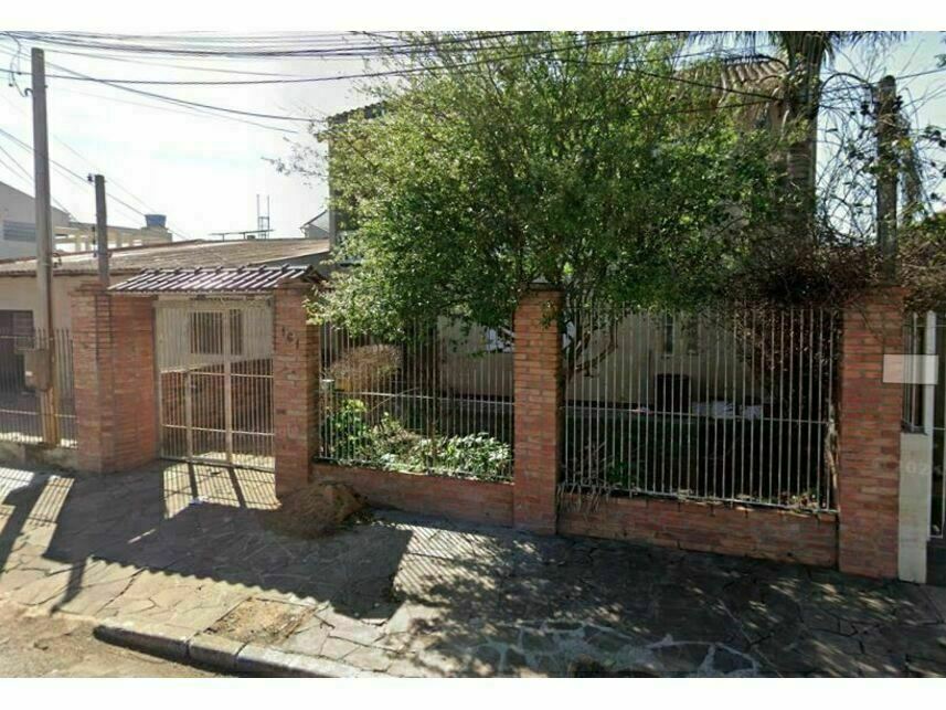 Casa ocupada com 192 m² construídos
