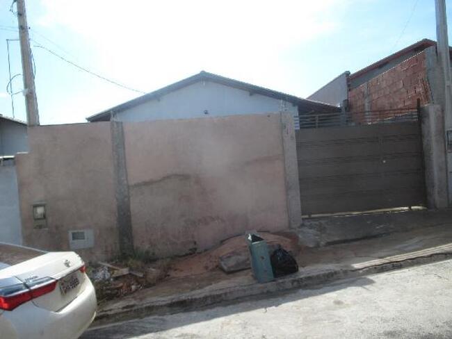 Casa com 2 quartos, 1 banheiro, vaga de garagem e 48,1m² privativos