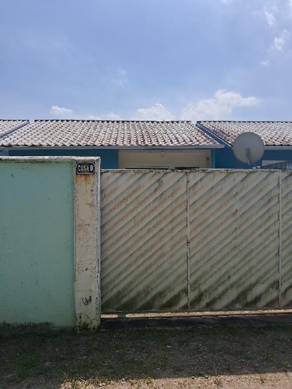 Casa com 2 Quartos, Varanda e 54,95m² em Condomínio