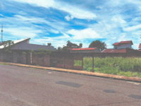 Casa desocupada com 490m² de área total