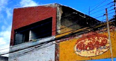 Casa com terreno em Aracaju, 3 quartos, 2 banheiros, 14m x 33m