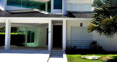 Casa desocupada com 854,81m² em Jardim Acapulco