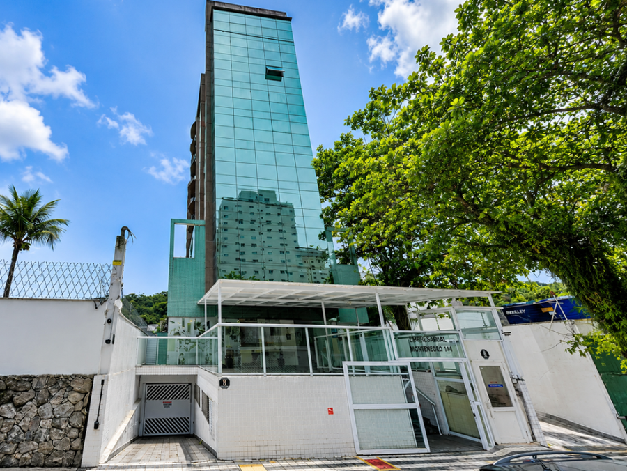 Sala comercial 42m² com vaga de garagem em Guarujá