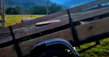 Reboque 2021 Preto com 636 Visitas