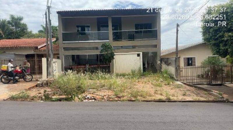 Casa ampla 6 quartos, 4 banheiros, 85m² construída, desocupada