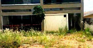 Casa ampla 6 quartos, 4 banheiros, 85m² construída, desocupada