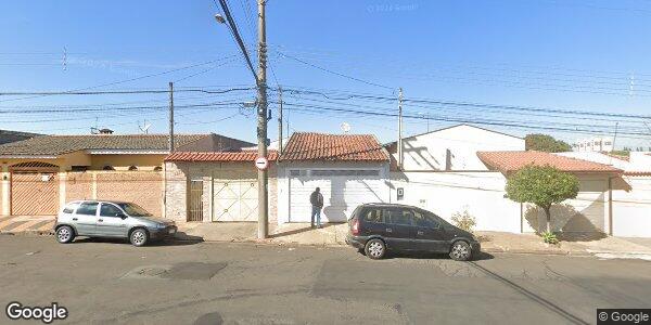 Casa com terreno de 105m², garagem, cozinha e banheiro