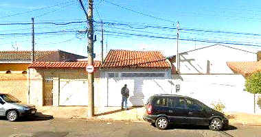 Casa com terreno de 105m², garagem, cozinha e banheiro
