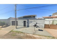 Casa Ocupada em Genoveva Park com 3 Quartos e 2 Banheiros