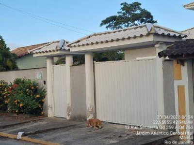 Casa ocupada com 99 m² de área construída