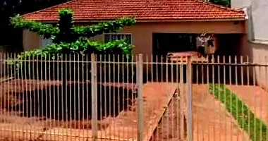 Casa Ocupada com Terreno Amplo em Leilão