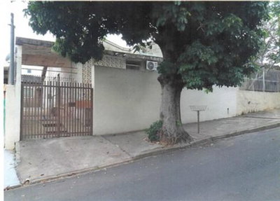 Casa em estado precário, 171m² de construção, ótima oportunidade de investimento