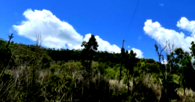 Fazenda com 128,16 hectares, área ondulada, pastagem e bioma cerrado