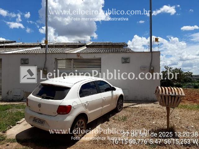 Casa com 2 quartos, 2 banheiros, varanda e 1 vaga, 98,72m² construída