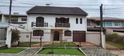 Sobrado residencial com 3 suítes, piscina e edícula, ocupado