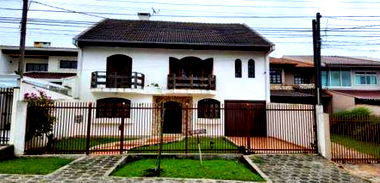 Sobrado residencial com 3 suítes, piscina e edícula, ocupado