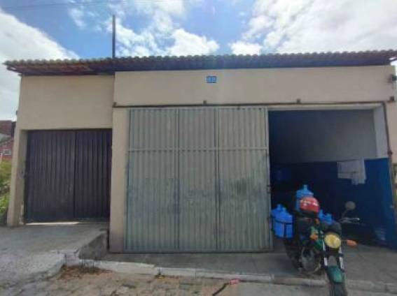 Casa Ocupada com 109m² de Área Construída em Acari/RN