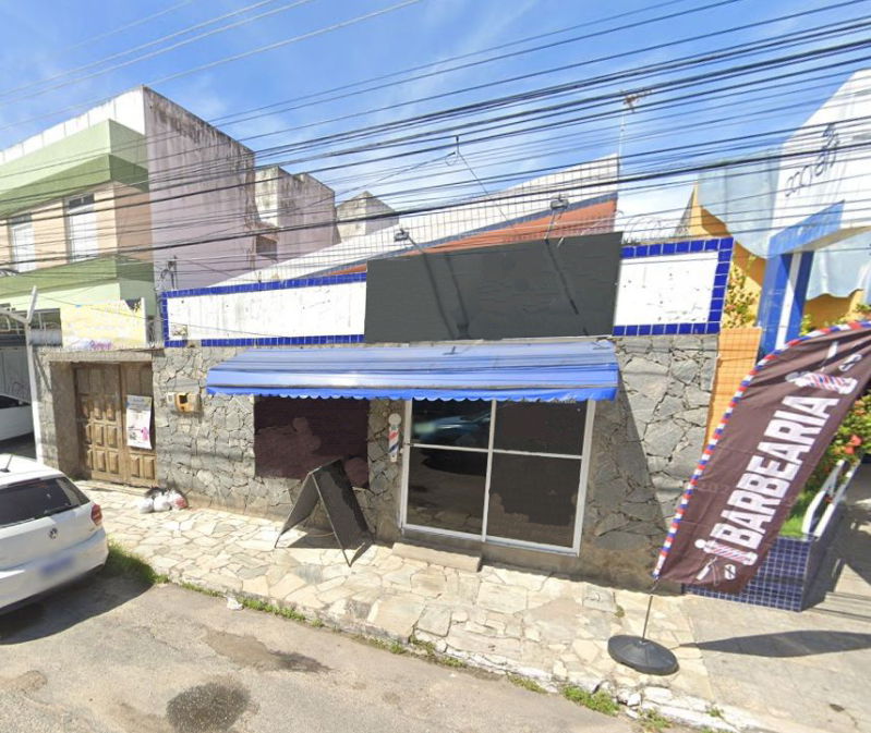 Residência com 3 quartos e barbearia, precisa reforma