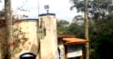 Casa em Condomínio com Amplo Terreno em Cotia