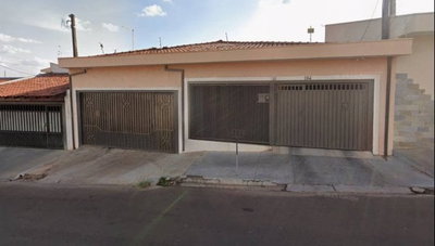 Casa com 3 Quartos e 199 m² de Área Construída