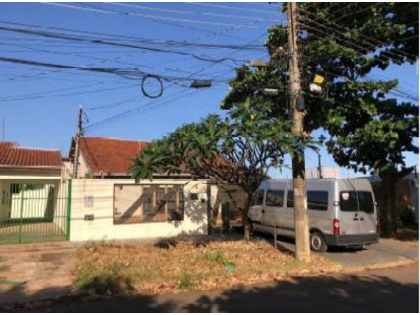 Casa Ocupada com 360m² de Terreno e 228m² Construídos