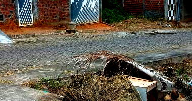 Casa com 2 quartos, banheiro, área construída 41,7m², terreno 128m²