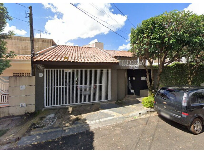 Casa espaçosa com 2 lotes e área construída de 304,59 m²