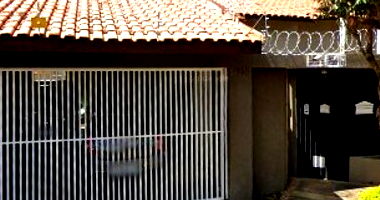 Casa espaçosa com 2 lotes e área construída de 304,59 m²