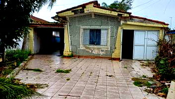 Casa 3 quartos, 2 banheiros, garagem, área construída 100,5m², ocupada