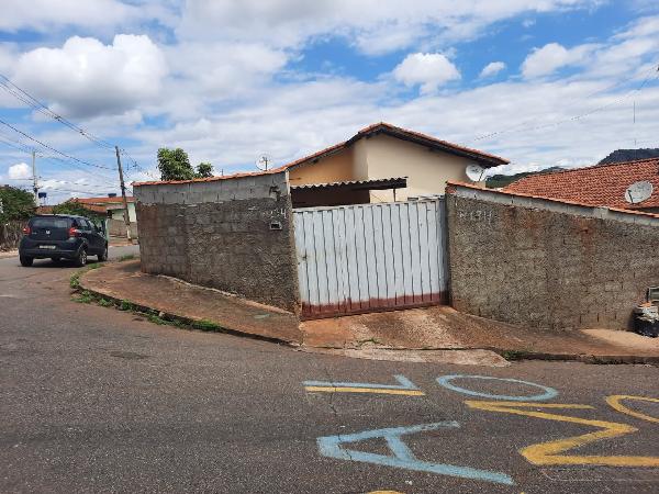 Casa com 2 quartos e 1 banheiro em Paraguaçu - MG